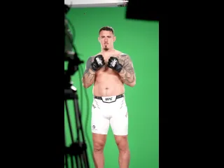 Том аспинэлл на фотосессии перед ufc 295