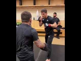 Мовсар евлоев готовится к выходу в октагон на ufc 263