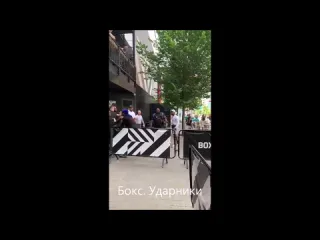 Не на того нарвался охранник оказался бывшим чемпионом по боксу