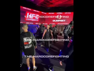 Жсткая массовая драка на конференции hfc mma в котором эдуард германский ногами пинал мохаммада перса хейбати