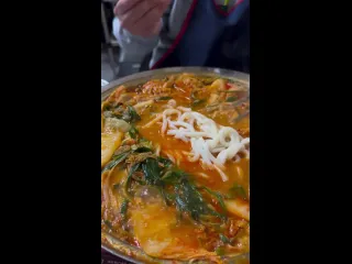 Огромный таз с кишочками