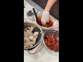 Крабы в остром соусе