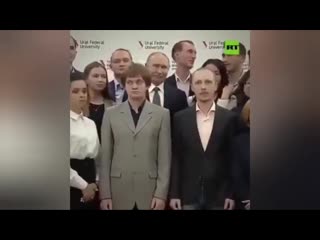 Студент закрыл путина на фото