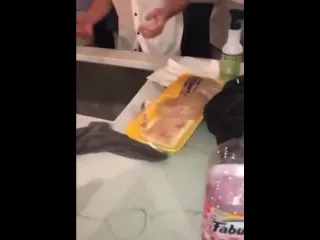 Кусок вырывают