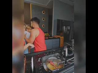 Помощничек
