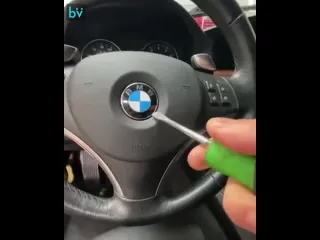 Как удалить эмблему bmw с руля