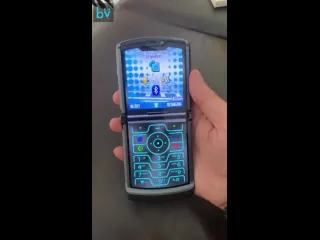 Новый razr превращается в старый razr