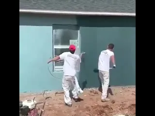 Красят фасад
