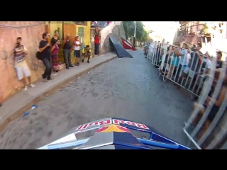 Winning run in an insane urban downhill track