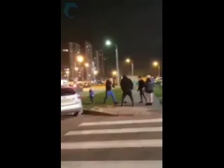 Напали толпой на отца с ребнком