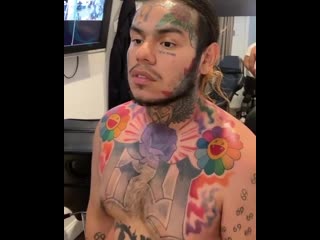 6ix9ine набил новую тату