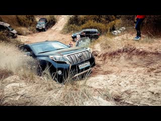 Менеджер антон touareg поспорил с toyota land cruiser prado на песке и еще 13 кроссоверов offroad prado vs touareg