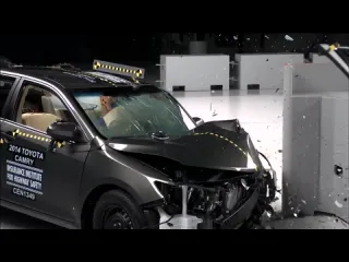 2014 toyota camry small overlap iihs crash test