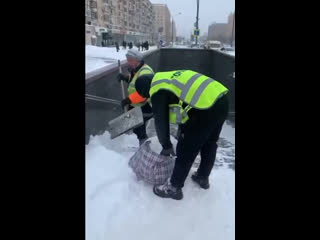 Уборка снега в москве рифмы и панчи